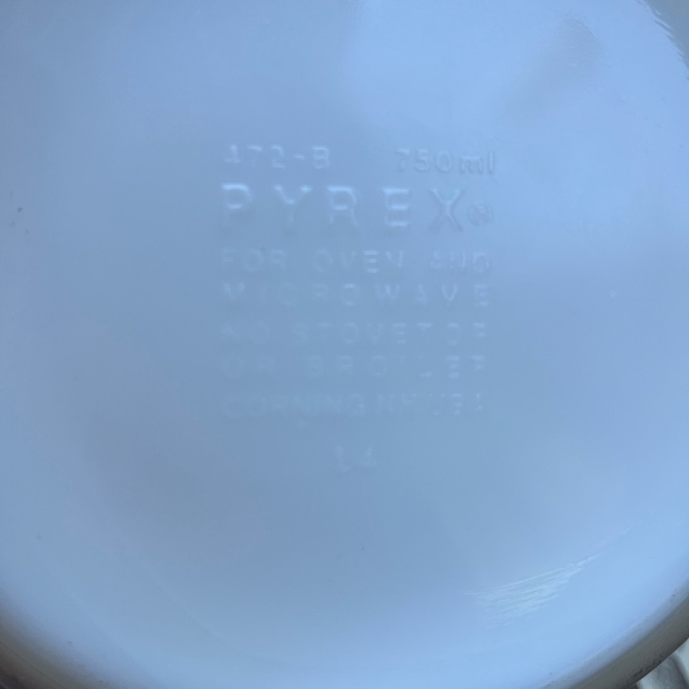 Pyrex mushroom dish - Picture 3 of 4
